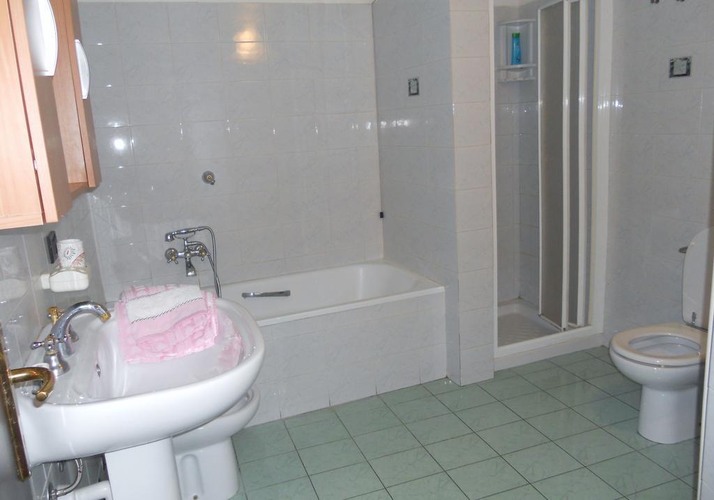 St. George Apartment Lovere Bagian luar foto
